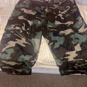 Camo Cargo Pants - Women's Green Camo